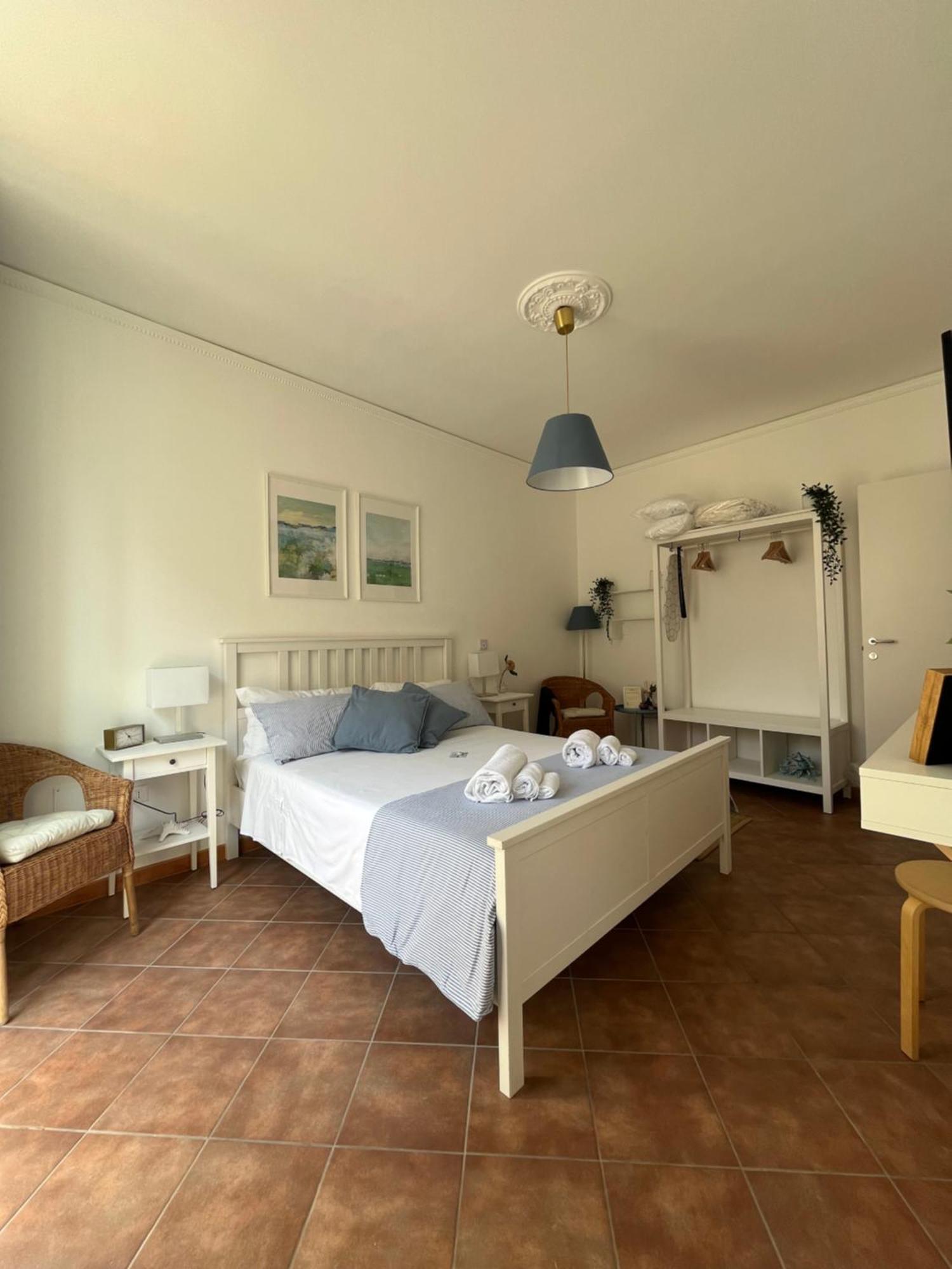 Pizzo Central House Room photo