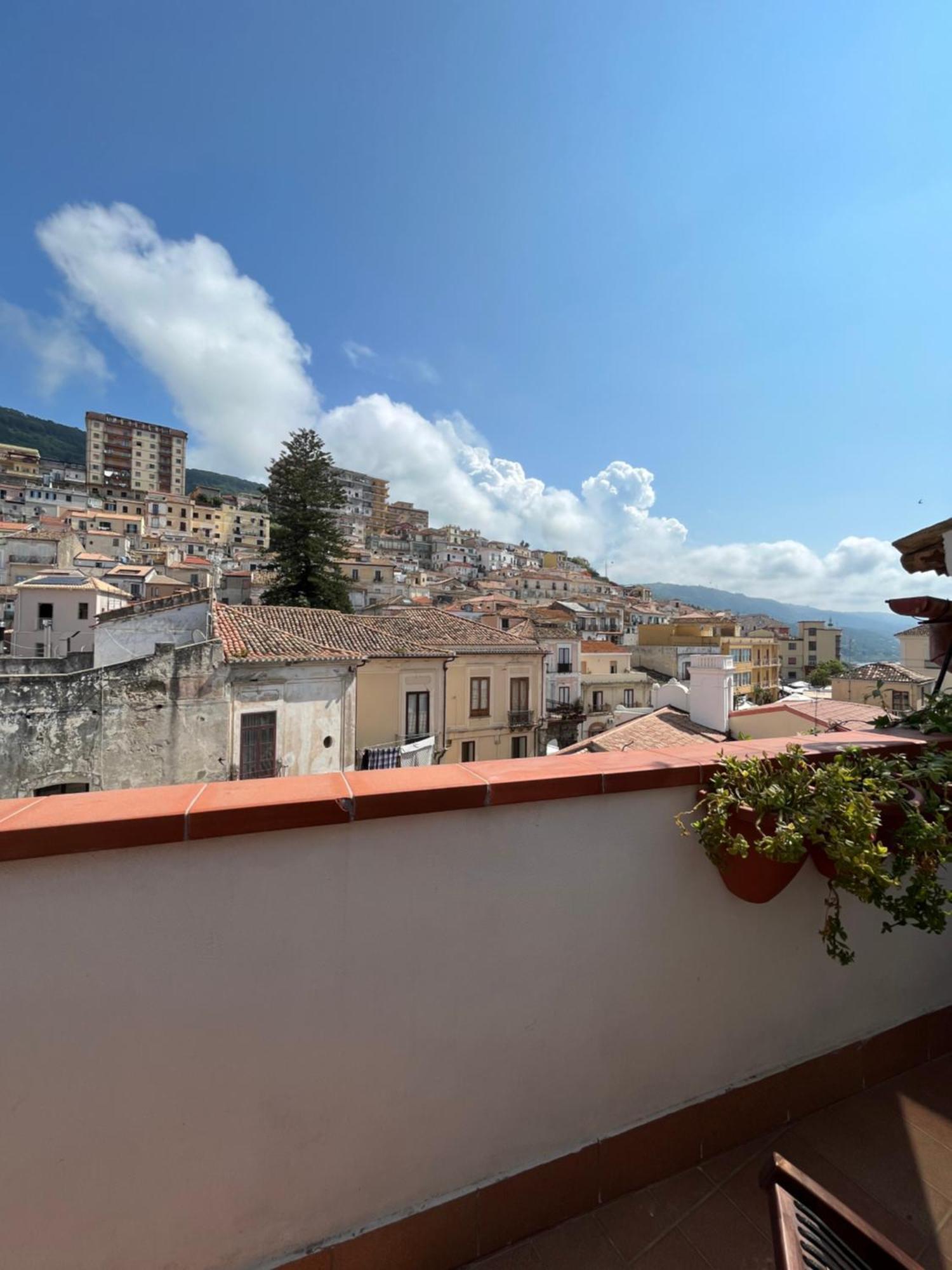 Pizzo Central House Room photo