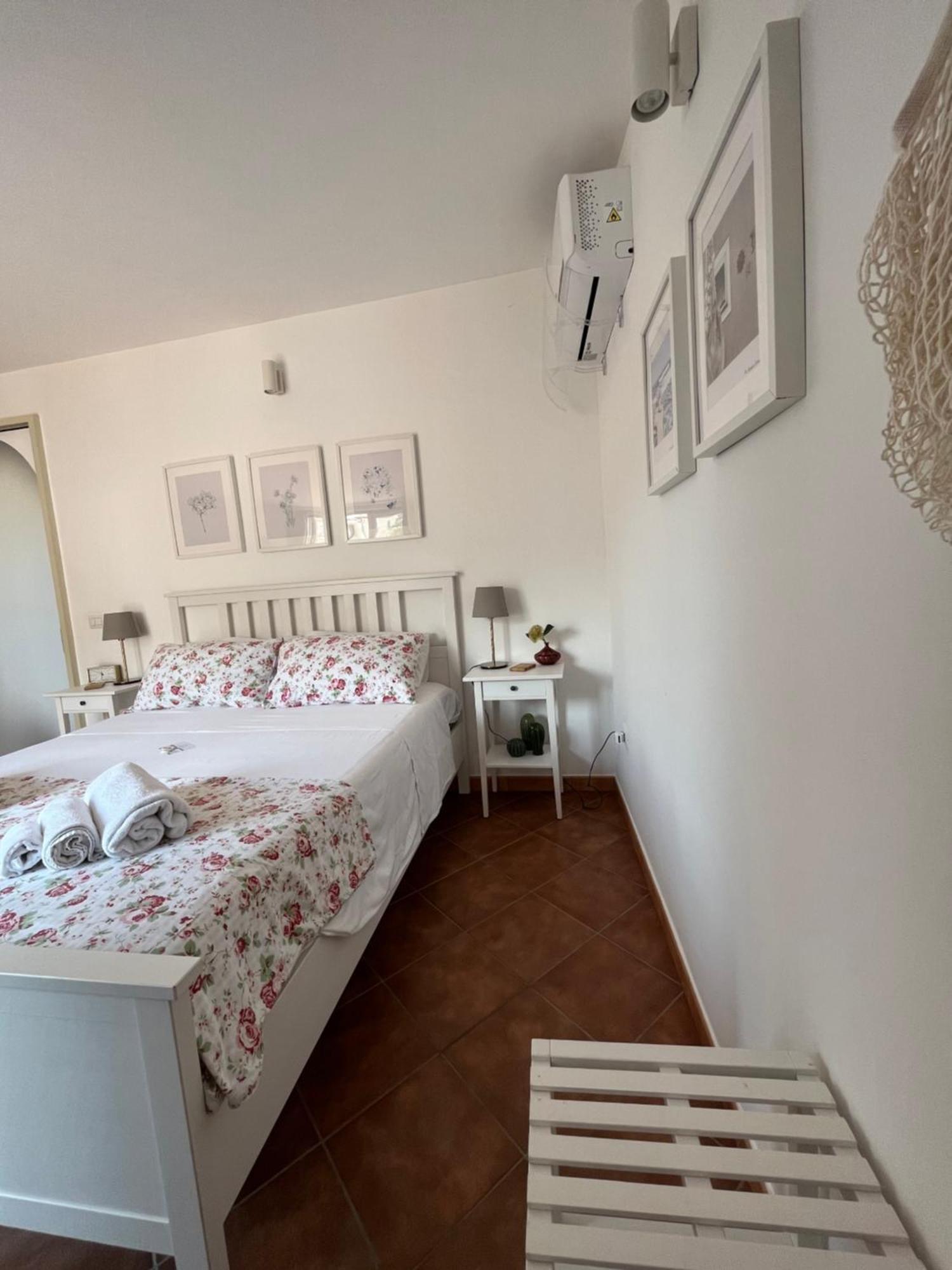 Pizzo Central House Room photo